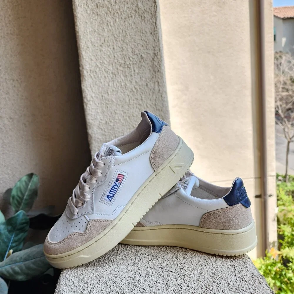 NWT - Autry Medalist Low Women’s Sneakers in White Blue 👟💙 - Picture 11 of 11
